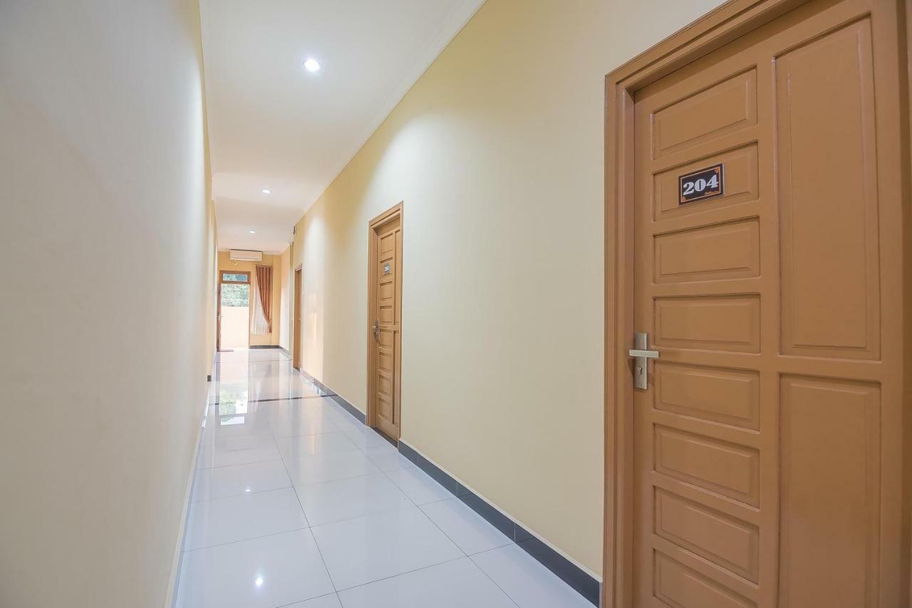 Reddoorz Plus Near Syamsudin Noor Airport 3 Banjarbaru Экстерьер фото