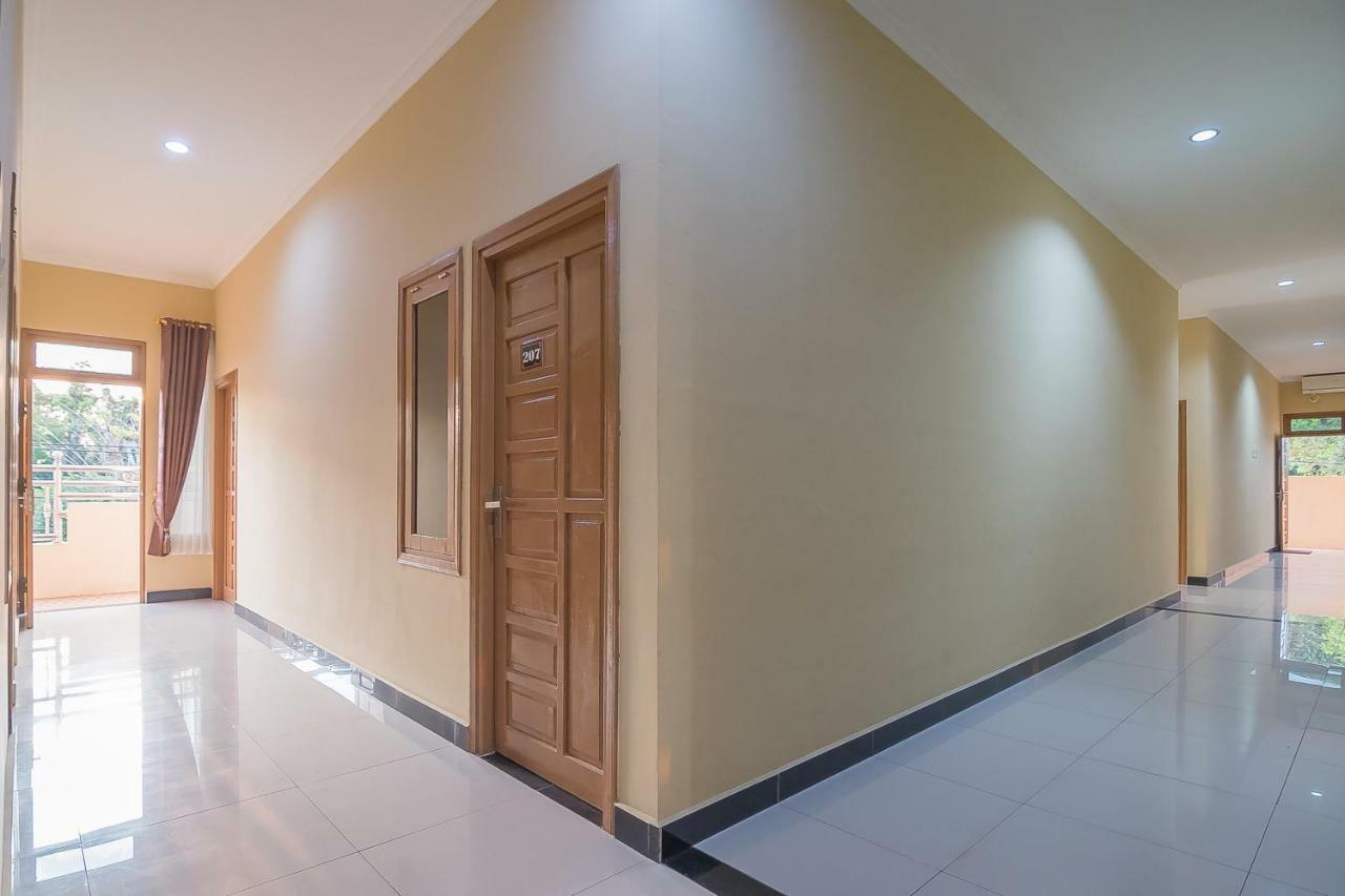 Reddoorz Plus Near Syamsudin Noor Airport 3 Banjarbaru Экстерьер фото