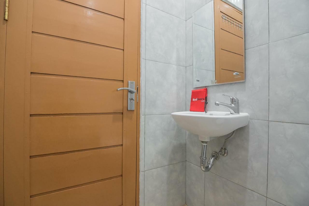 Reddoorz Plus Near Syamsudin Noor Airport 3 Banjarbaru Номер фото